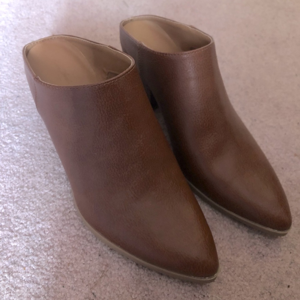 Universal Thread Booties sz 9.5